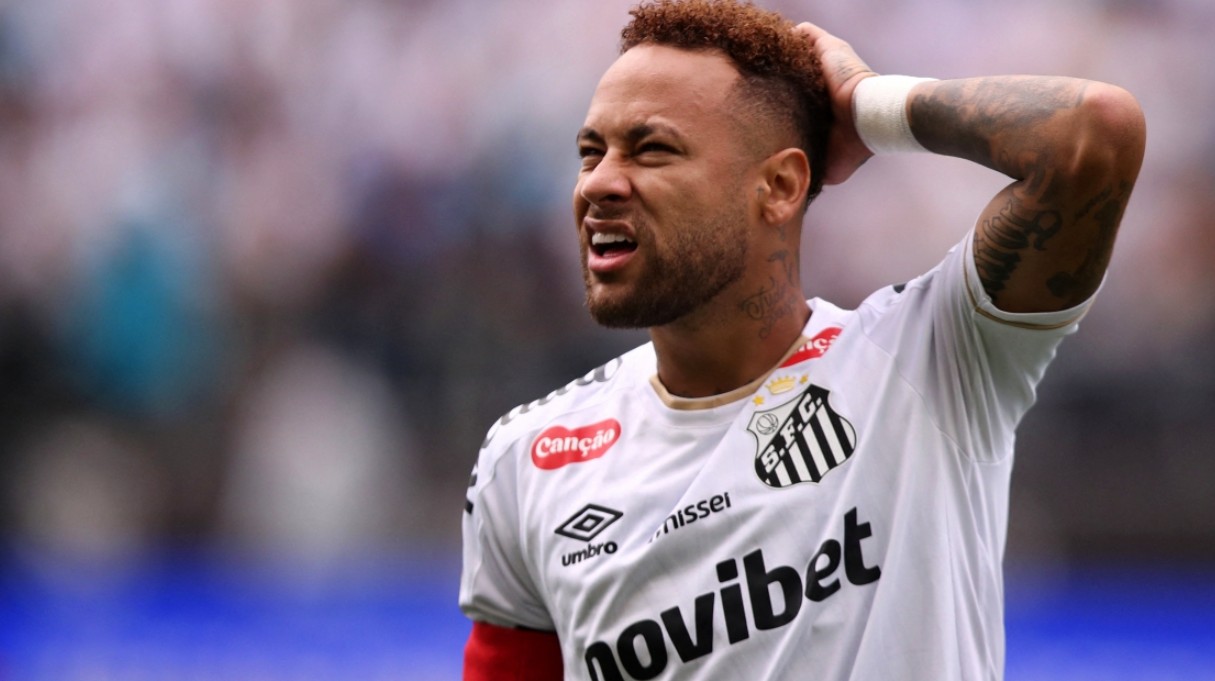 Trận đấu đang diễn ra căng thẳng trước khi xảy ra sự cố Neymar bị thay thế
